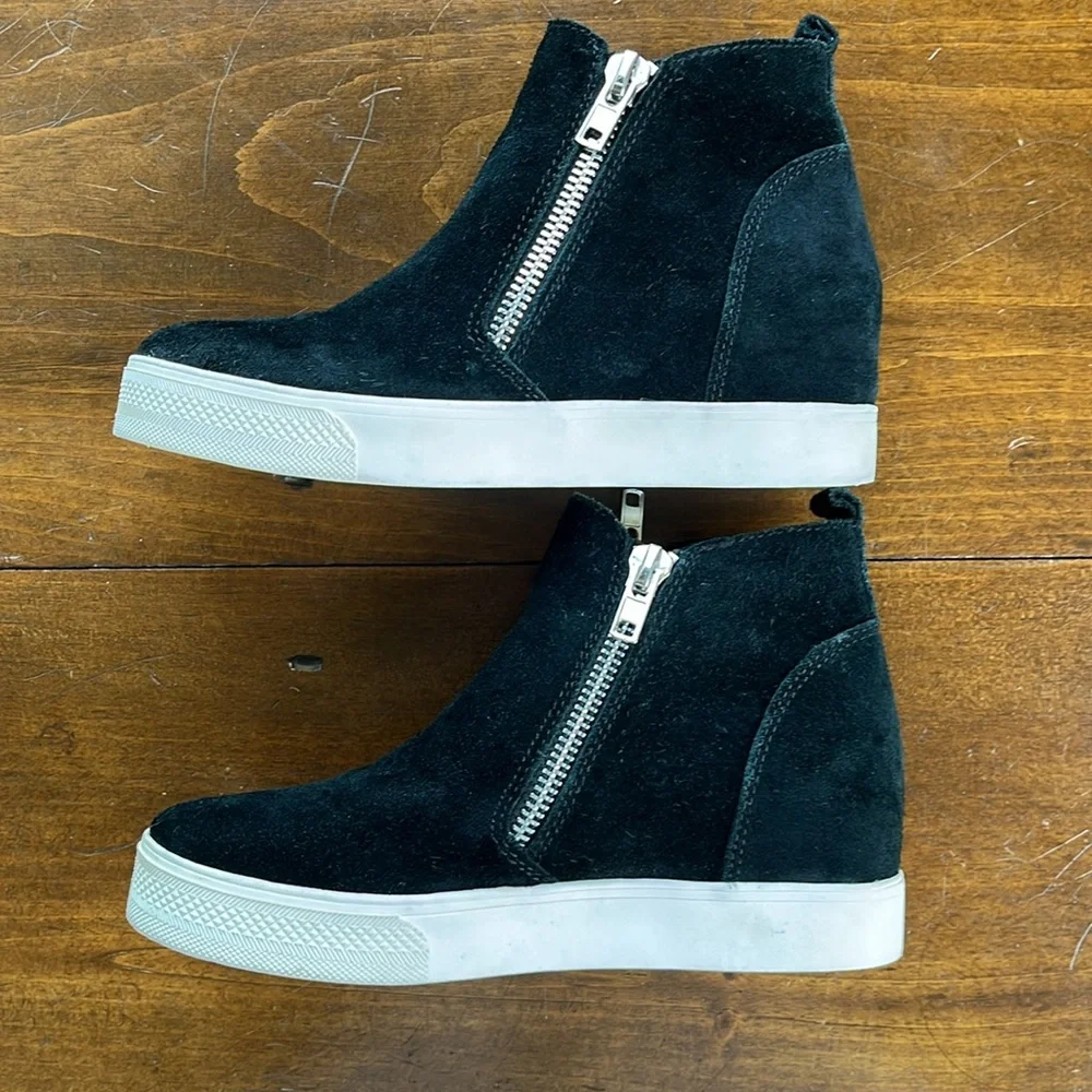 Steve Madden Wedgie Black Suede Sneakers Sz 9